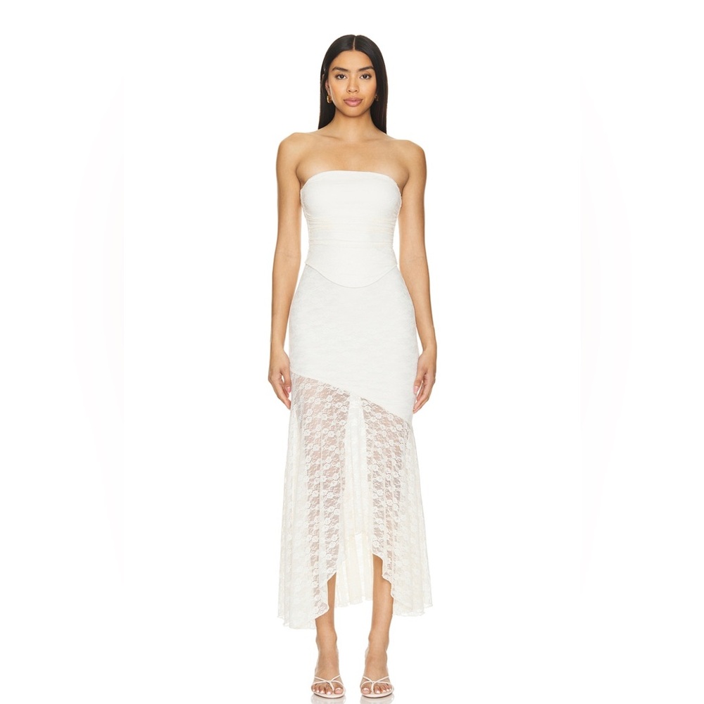 NWT More To Come Strapless Lace Set!